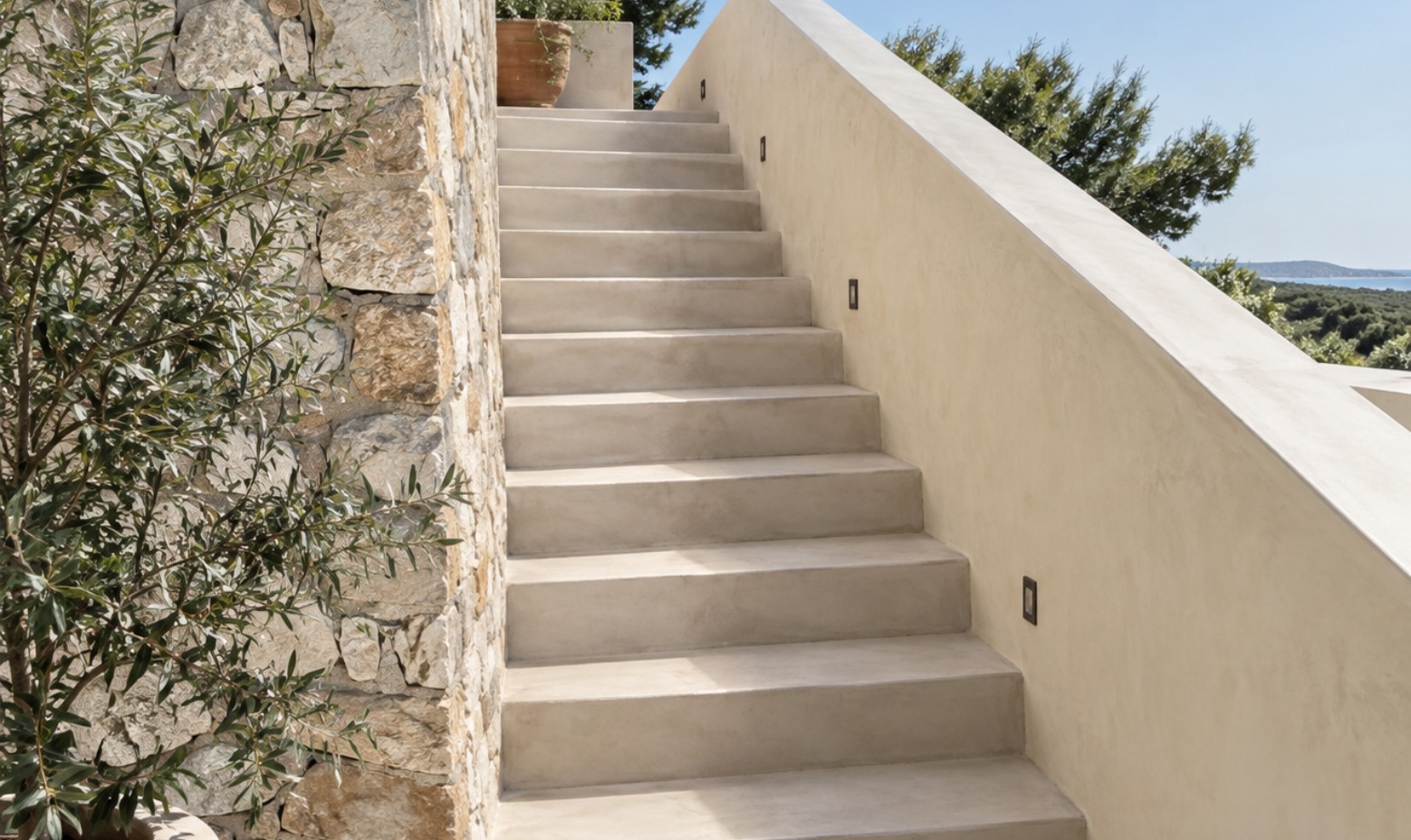 Escalera revestida con microcemento