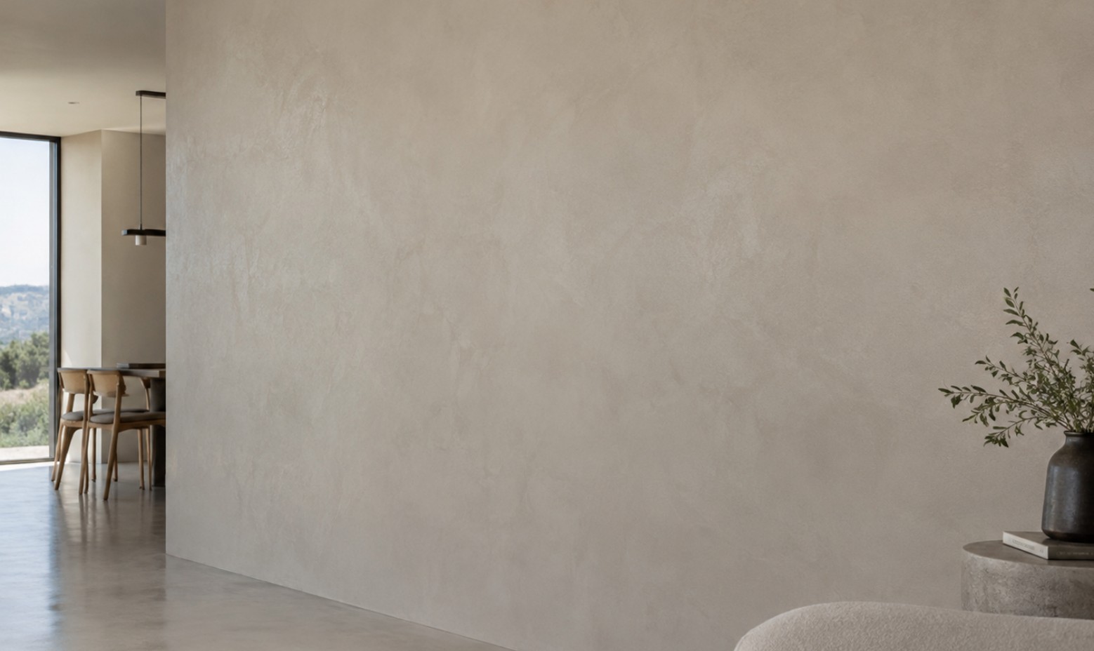 Pared interior con acabado de microcemento